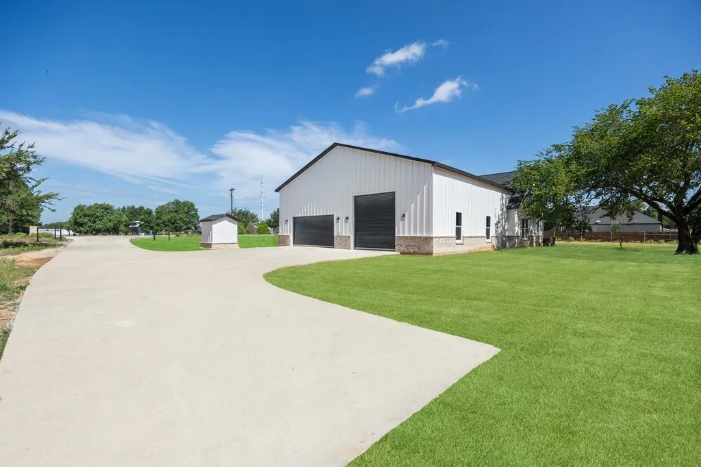 181 County Road 4757 Rhome TX 76078