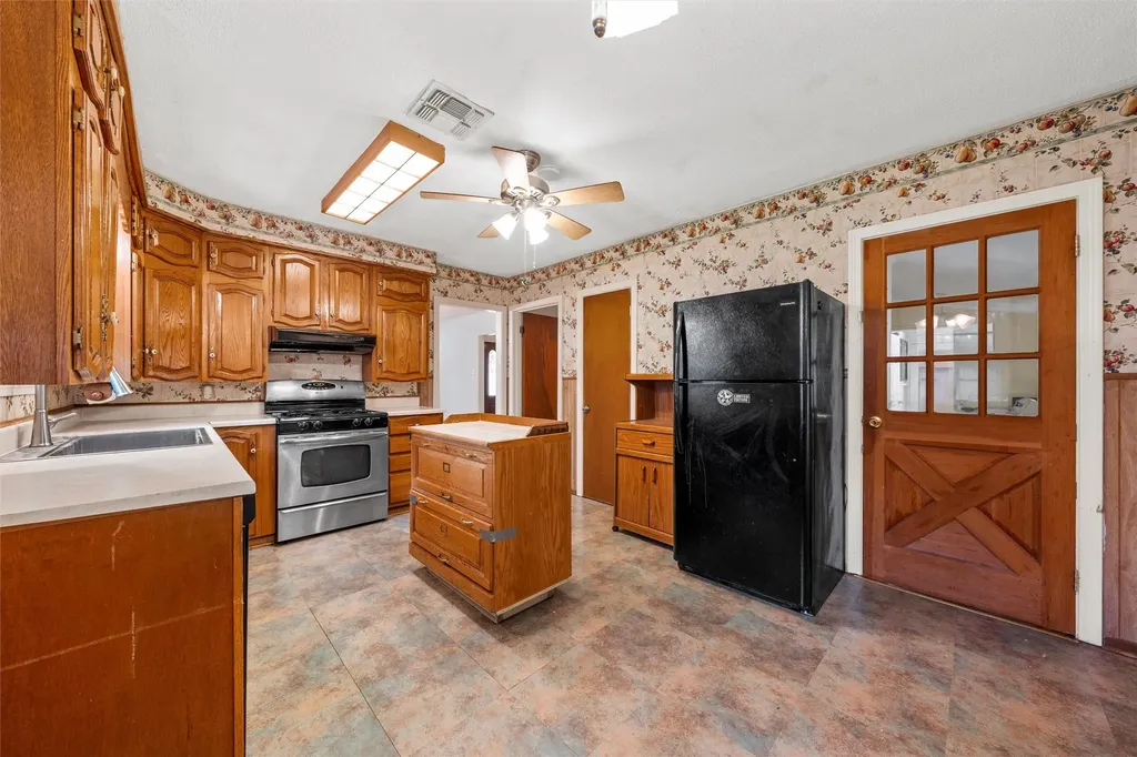 207 N Marable Street West TX 76691