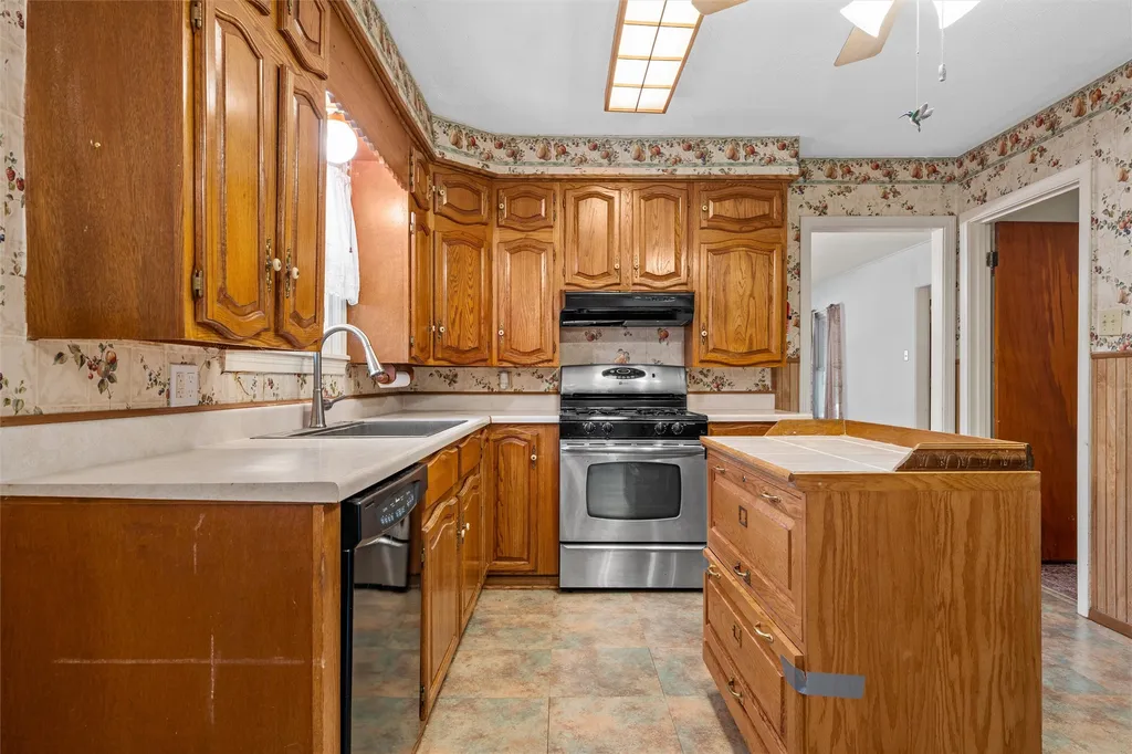 207 N Marable Street West TX 76691