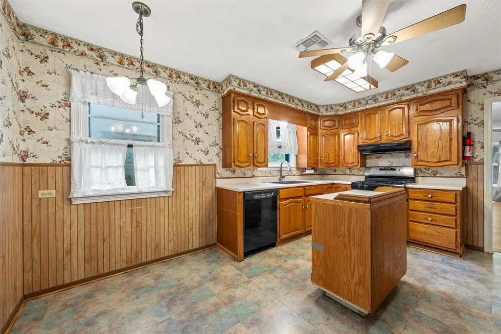 207 N Marable Street West TX 76691