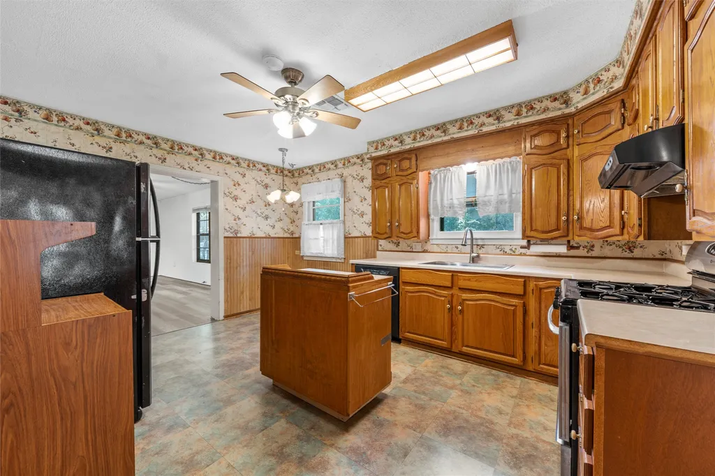 207 N Marable Street West TX 76691