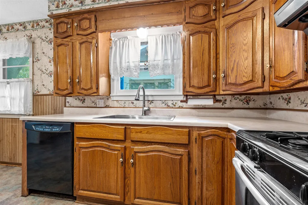 207 N Marable Street West TX 76691