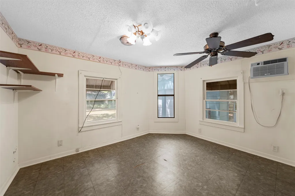 207 N Marable Street West TX 76691