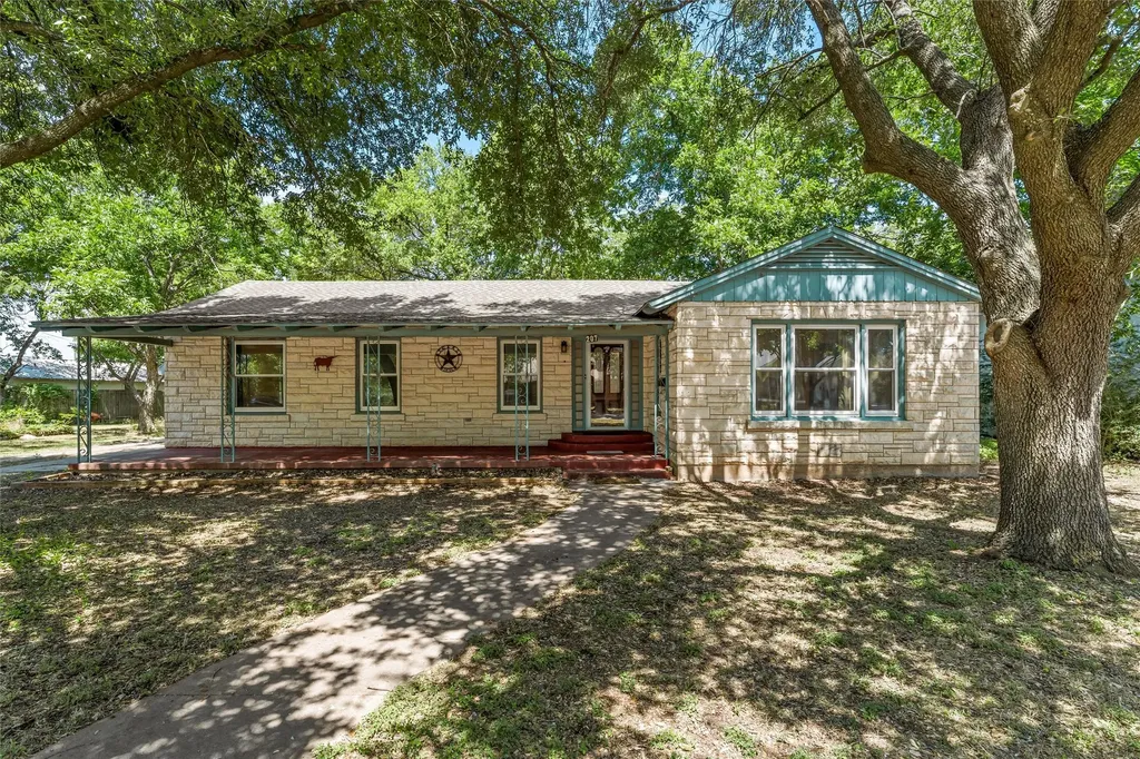207 N Marable Street West TX 76691