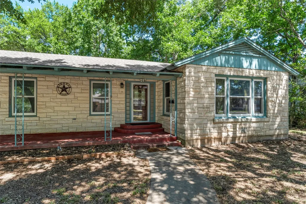 207 N Marable Street West TX 76691