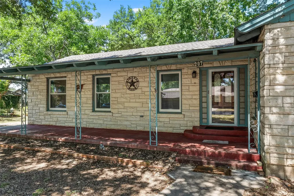 207 N Marable Street West TX 76691