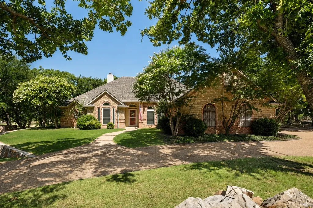 222 Hart Court Runaway Bay TX 76426