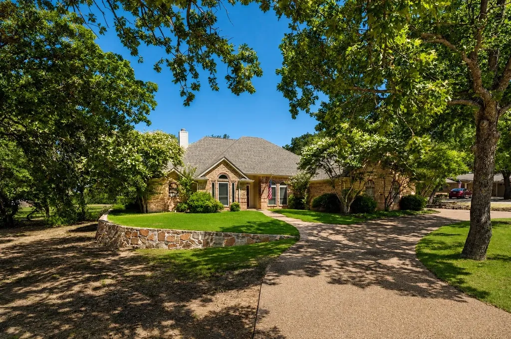 222 Hart Court Runaway Bay TX 76426