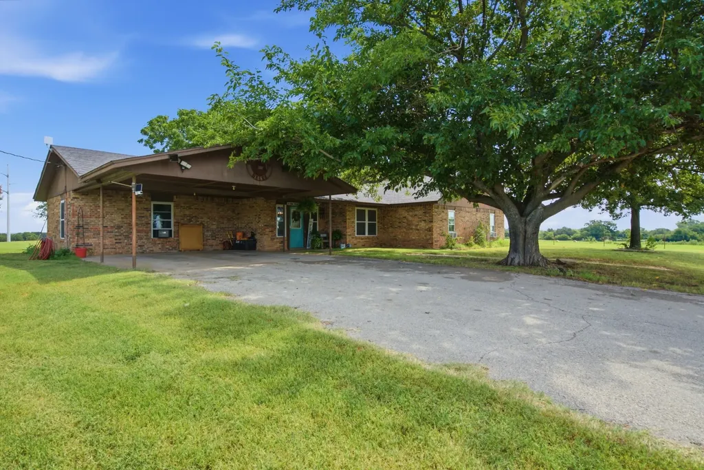 270 County Road 425 De Leon TX 76444