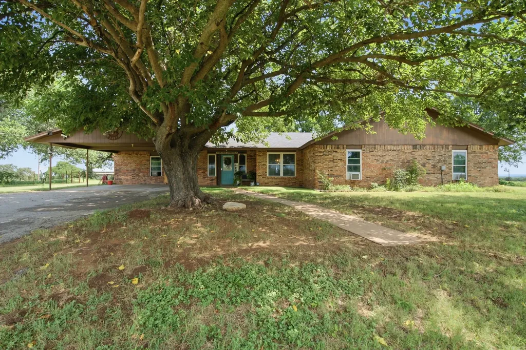 270 County Road 425 De Leon TX 76444