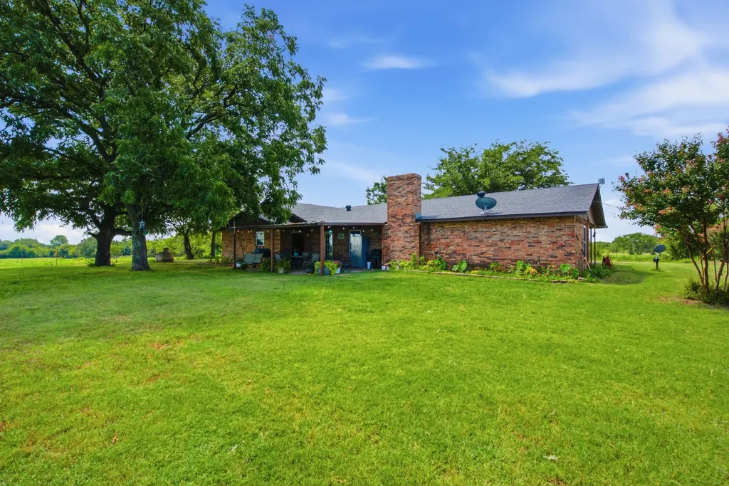 270 County Road 425 De Leon TX 76444