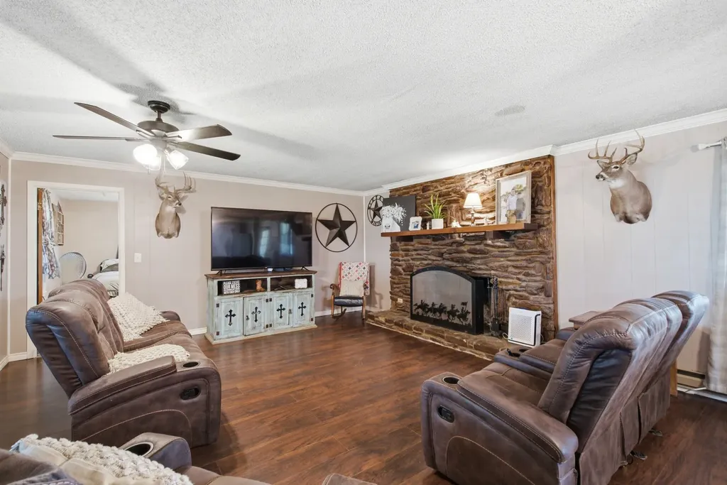 270 County Road 425 De Leon TX 76444