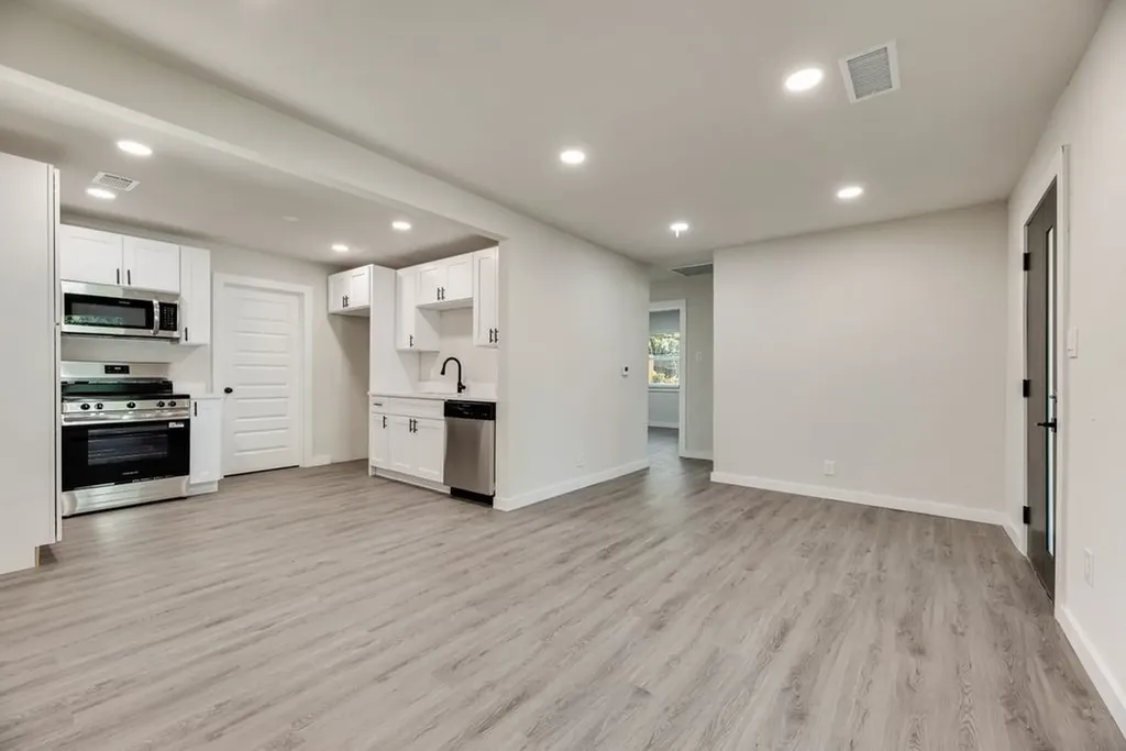 922 NE 33rd Street Grand Prairie TX 75050