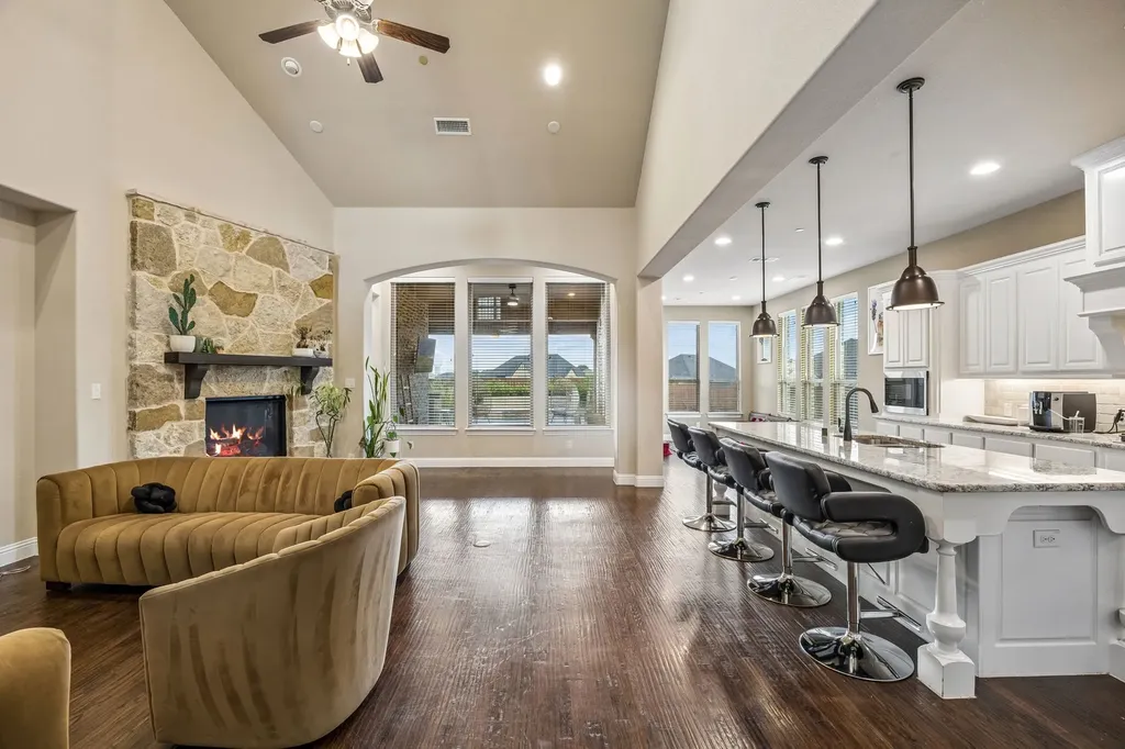 1100 Broadmoor Way Roanoke TX 76262