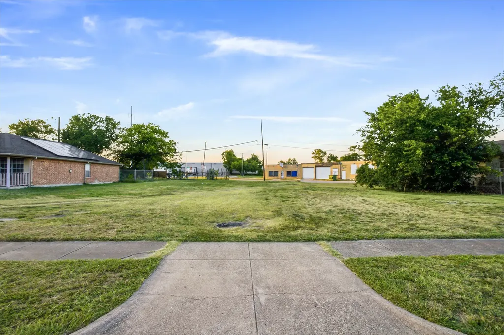 1125 E Broadway Avenue Fort Worth TX 76104