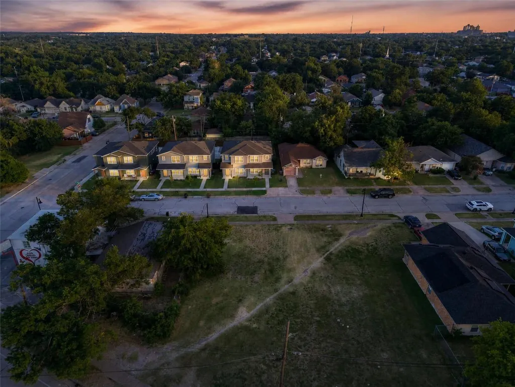 1125 E Broadway Avenue Fort Worth TX 76104