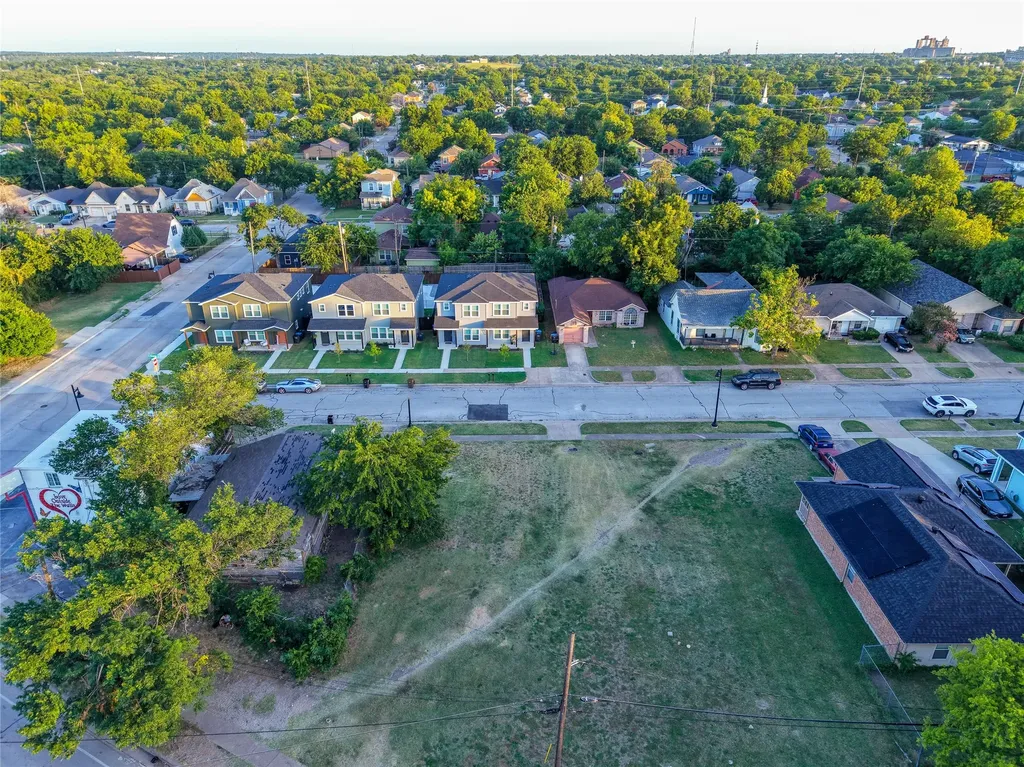 1125 E Broadway Avenue Fort Worth TX 76104