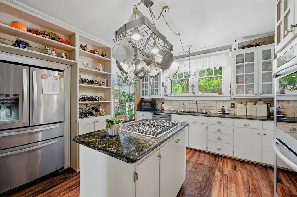 221 W 5th Street Bonham TX 75418