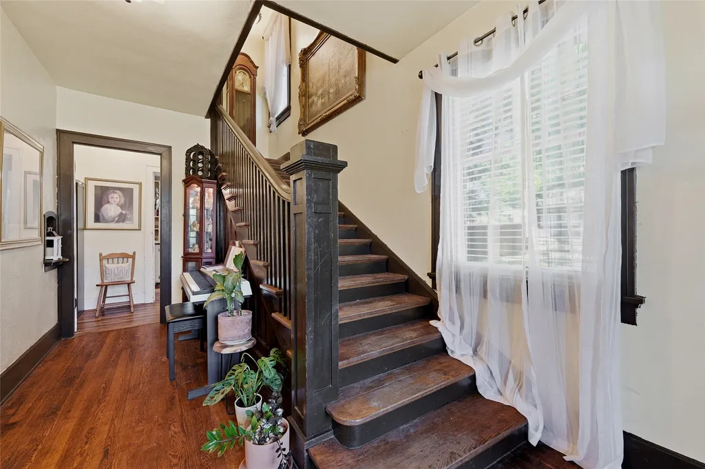 221 W 5th Street Bonham TX 75418
