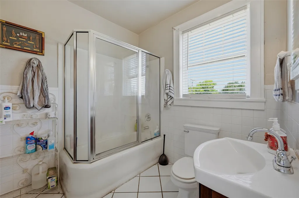 221 W 5th Street Bonham TX 75418