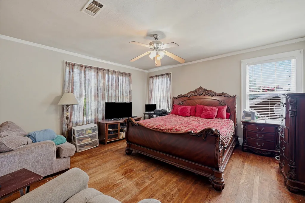 221 W 5th Street Bonham TX 75418