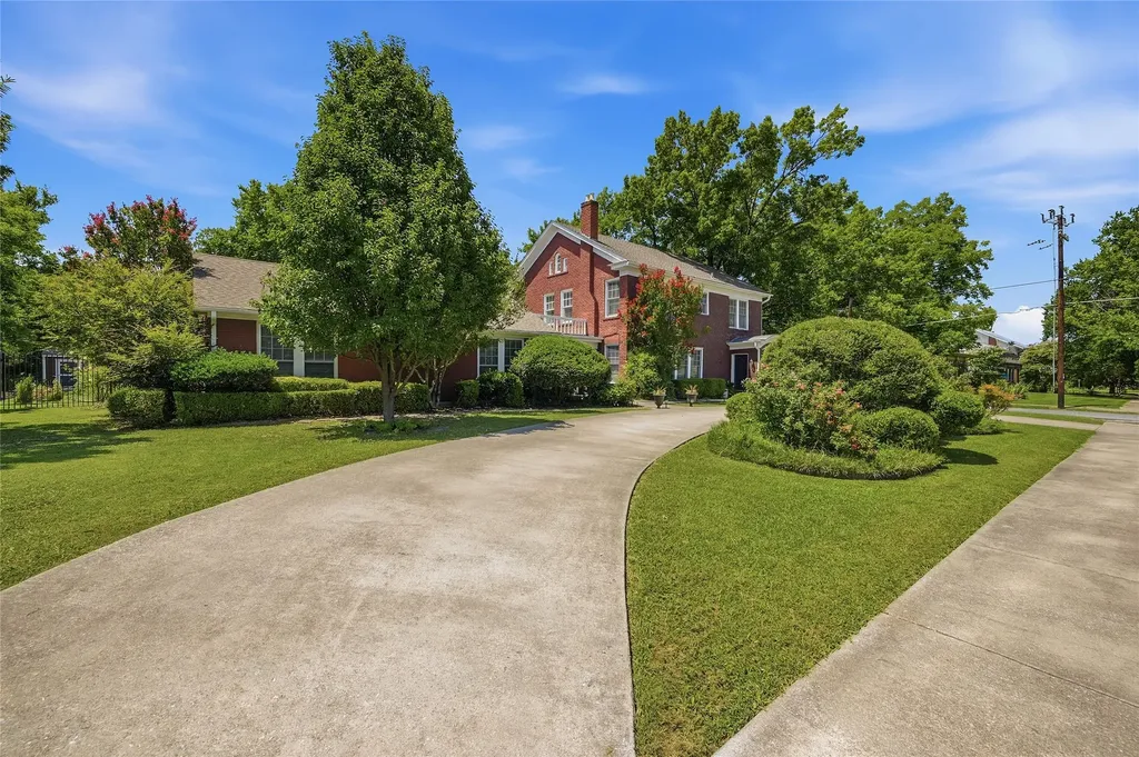 221 W 5th Street Bonham TX 75418