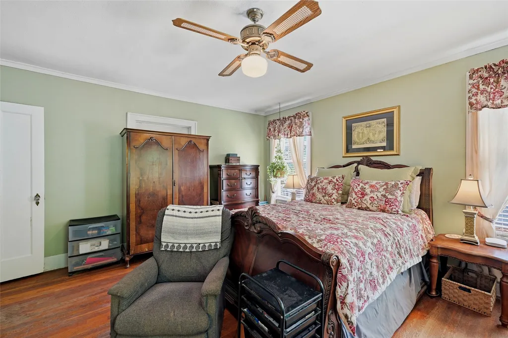 221 W 5th Street Bonham TX 75418