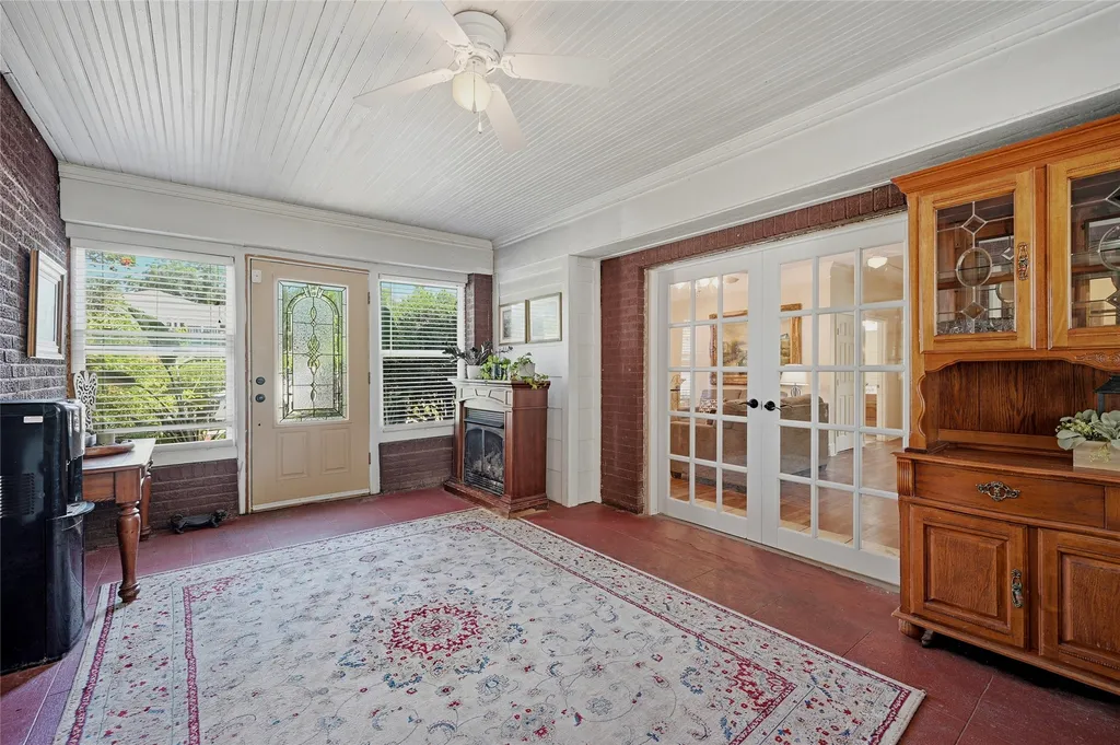 221 W 5th Street Bonham TX 75418