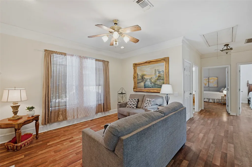 221 W 5th Street Bonham TX 75418