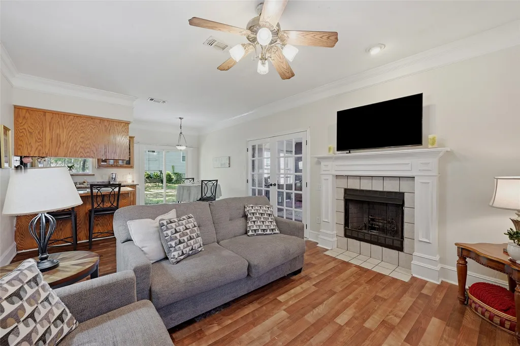 221 W 5th Street Bonham TX 75418