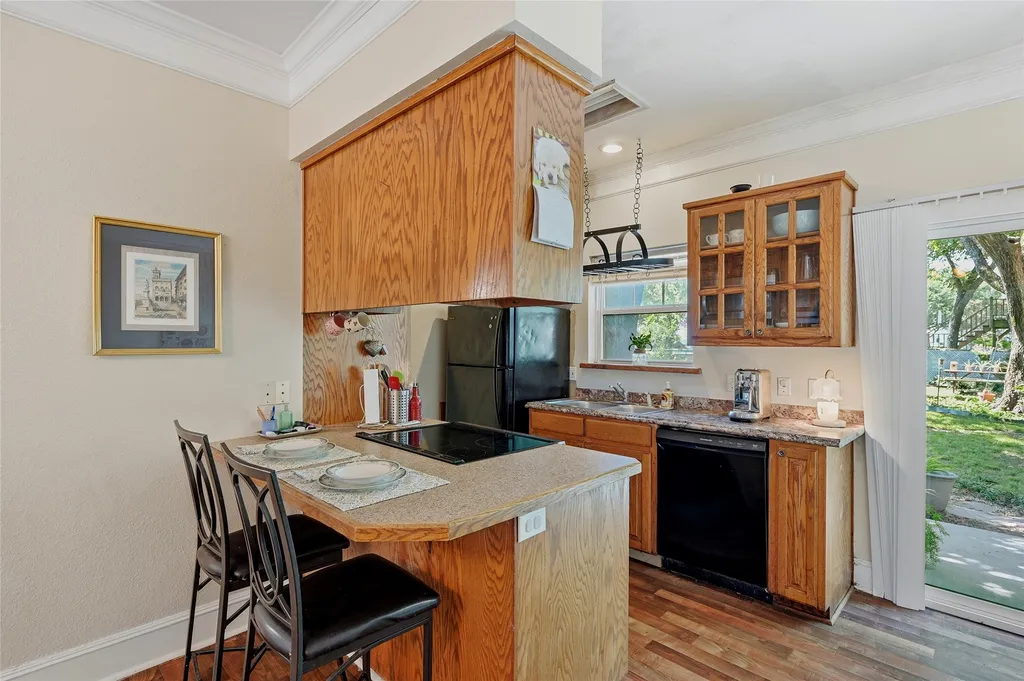 221 W 5th Street Bonham TX 75418
