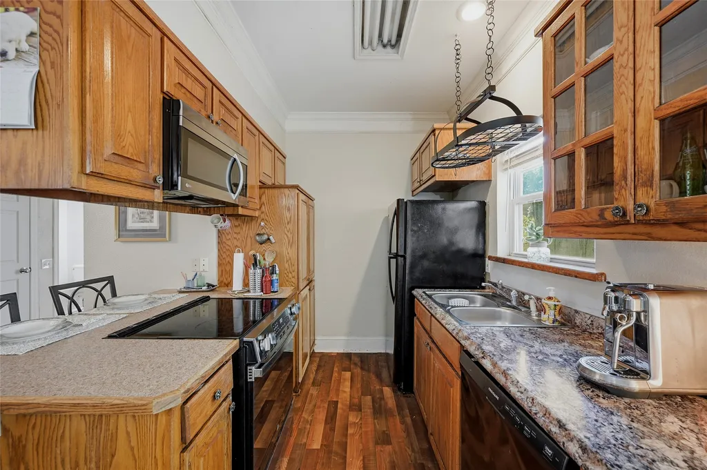 221 W 5th Street Bonham TX 75418