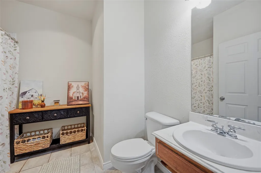 221 W 5th Street Bonham TX 75418