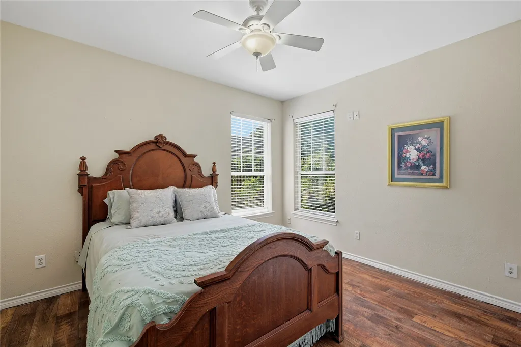 221 W 5th Street Bonham TX 75418