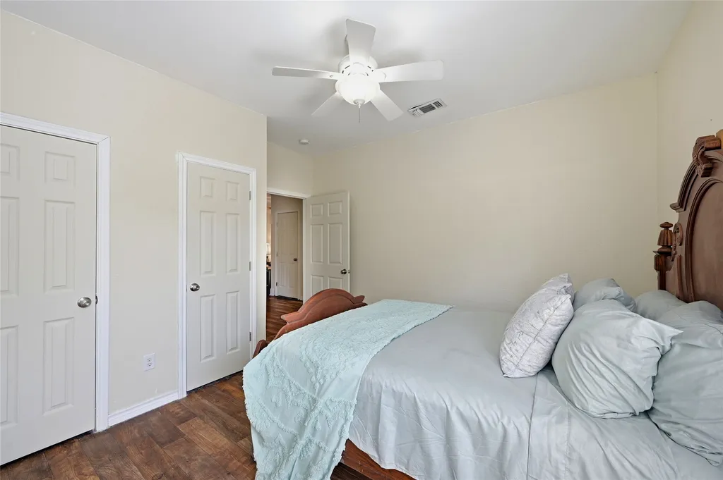 221 W 5th Street Bonham TX 75418