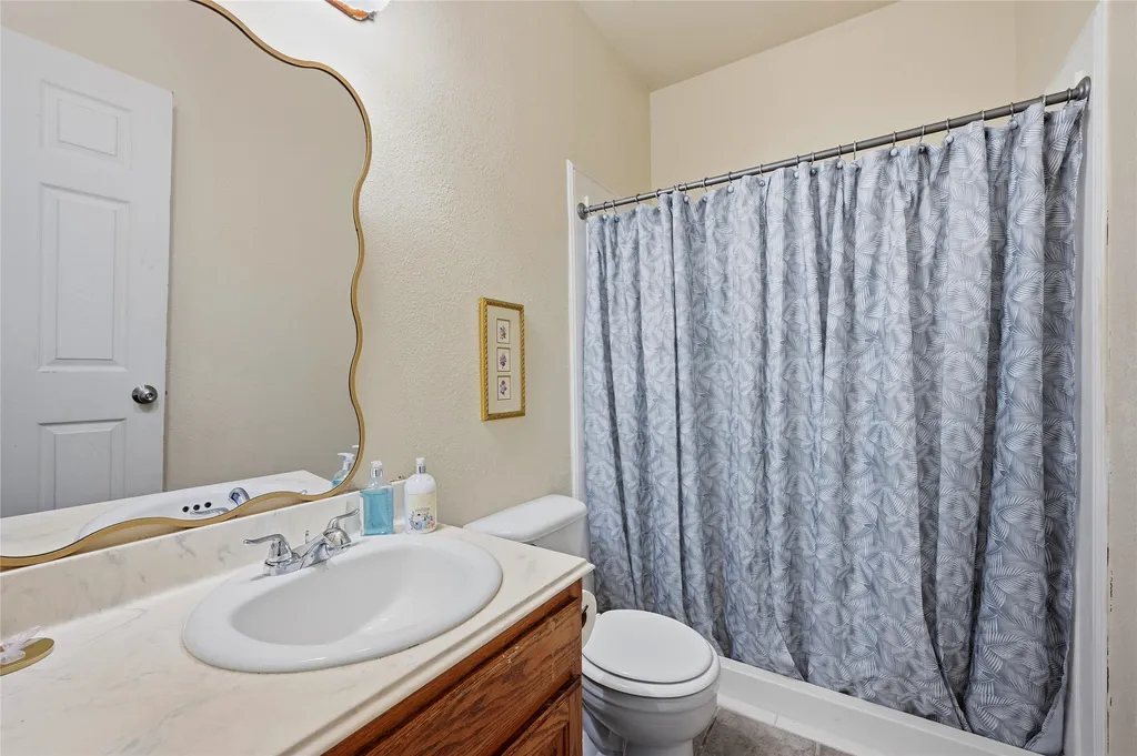 221 W 5th Street Bonham TX 75418