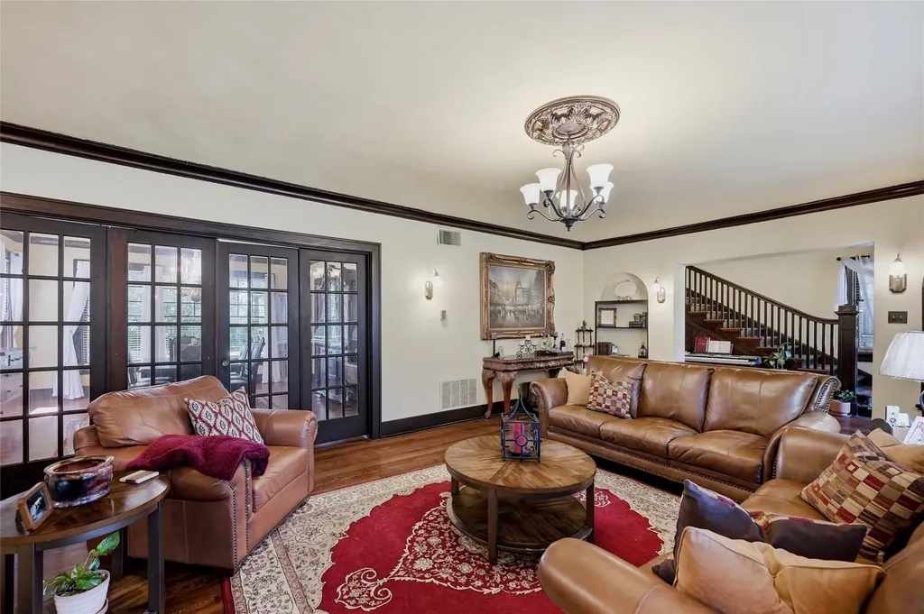 221 W 5th Street Bonham TX 75418
