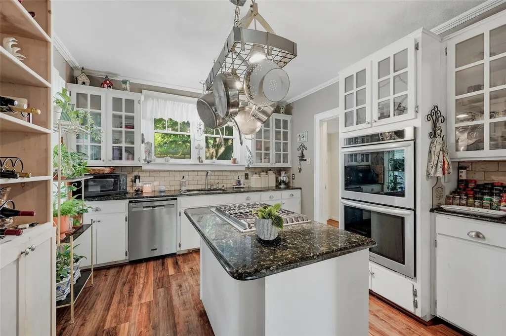221 W 5th Street Bonham TX 75418