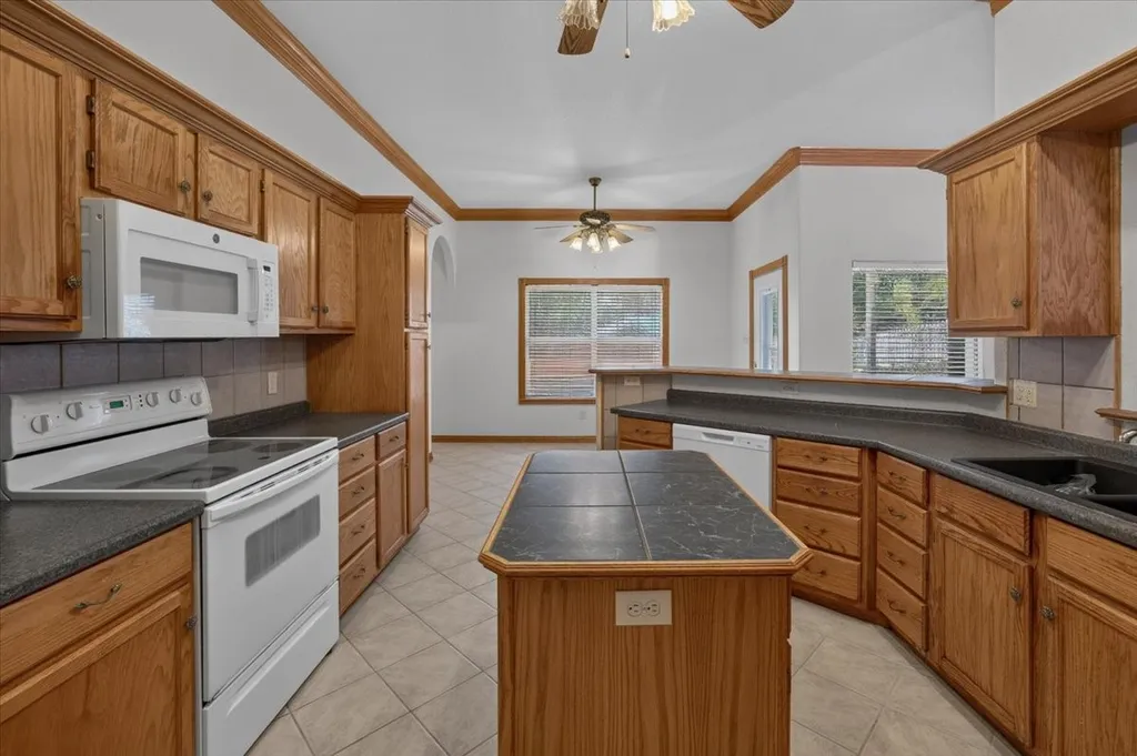 6224 Canyon Trail Lake Worth TX 76135