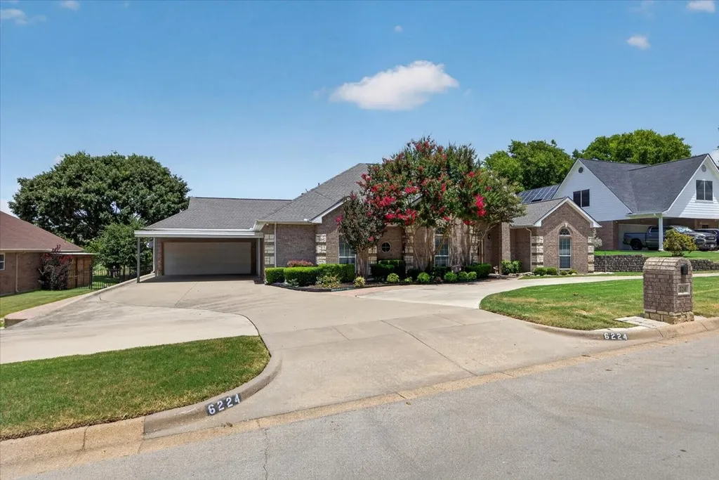 6224 Canyon Trail Lake Worth TX 76135