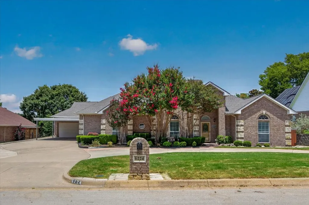 6224 Canyon Trail Lake Worth TX 76135