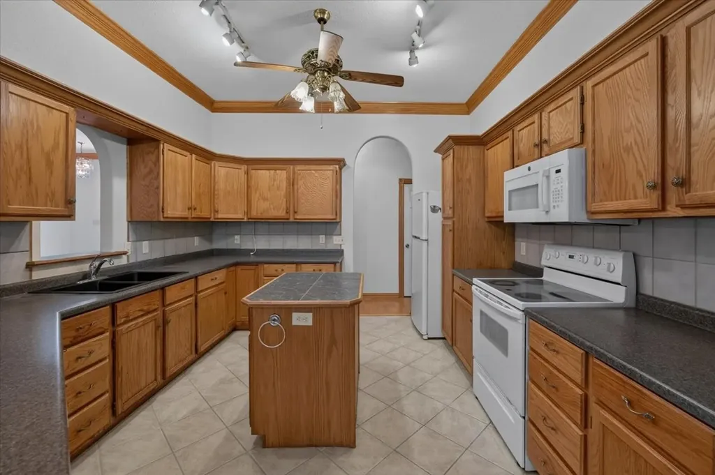 6224 Canyon Trail Lake Worth TX 76135