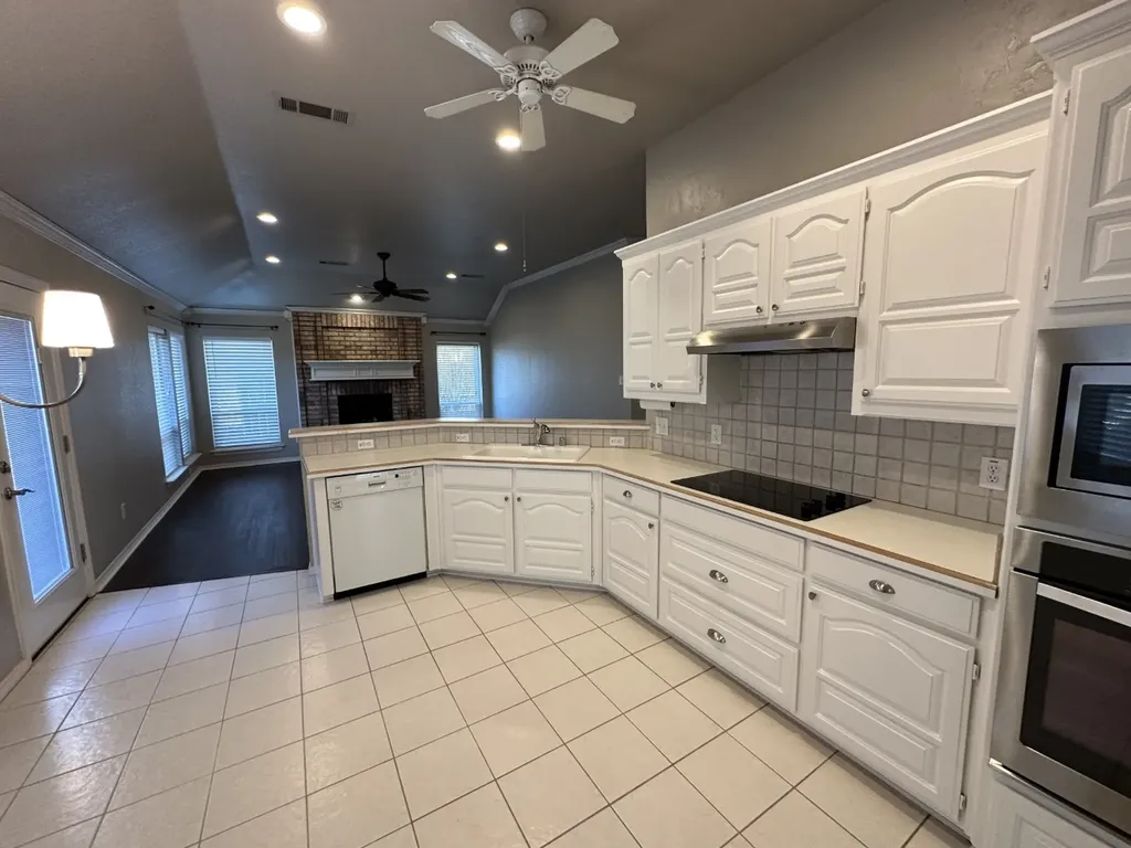 2751 Crystal Glenn Circle Hurst TX 76054