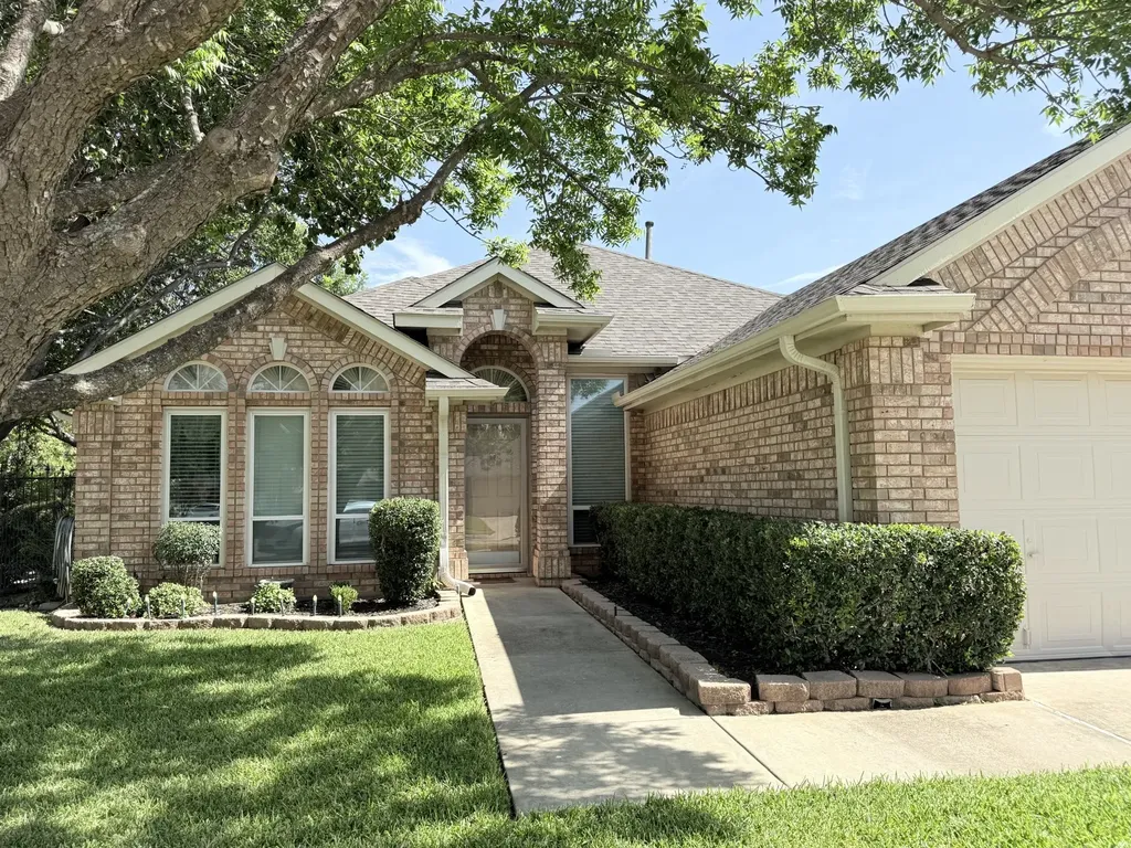 2751 Crystal Glenn Circle Hurst TX 76054
