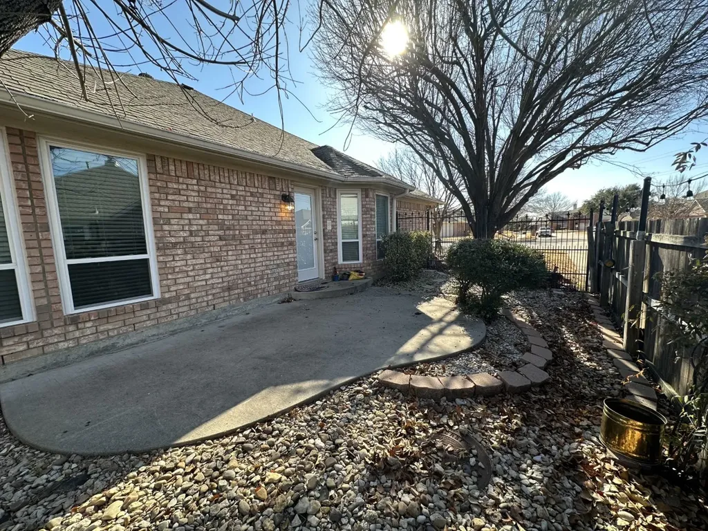 2751 Crystal Glenn Circle Hurst TX 76054