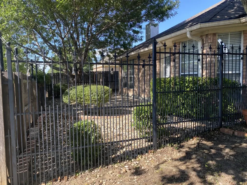 2751 Crystal Glenn Circle Hurst TX 76054