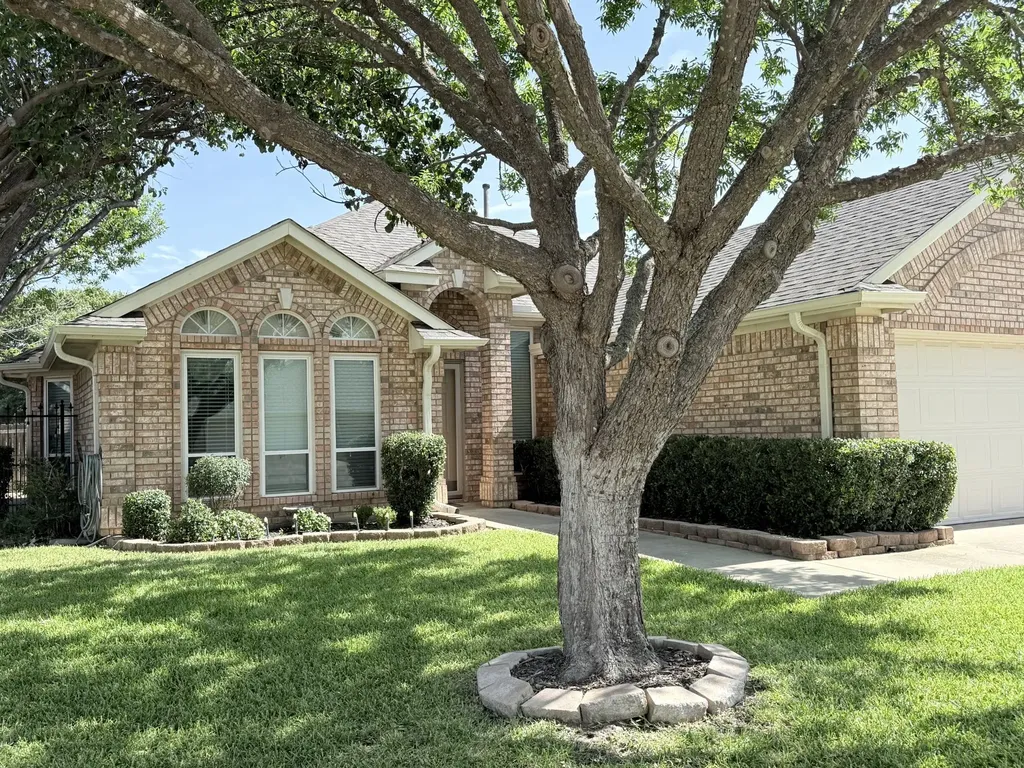 2751 Crystal Glenn Circle Hurst TX 76054