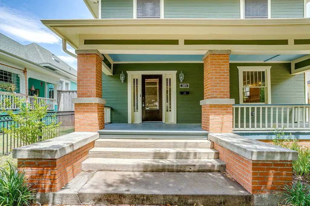 1805 Alston Avenue Fort Worth TX 76110