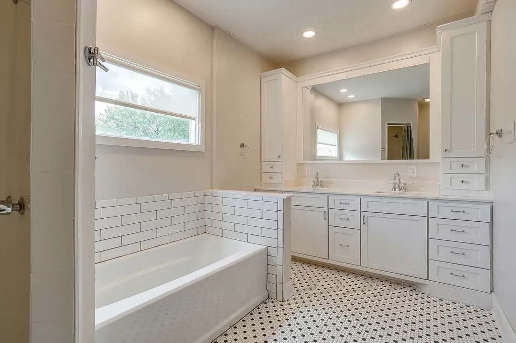 1805 Alston Avenue Fort Worth TX 76110
