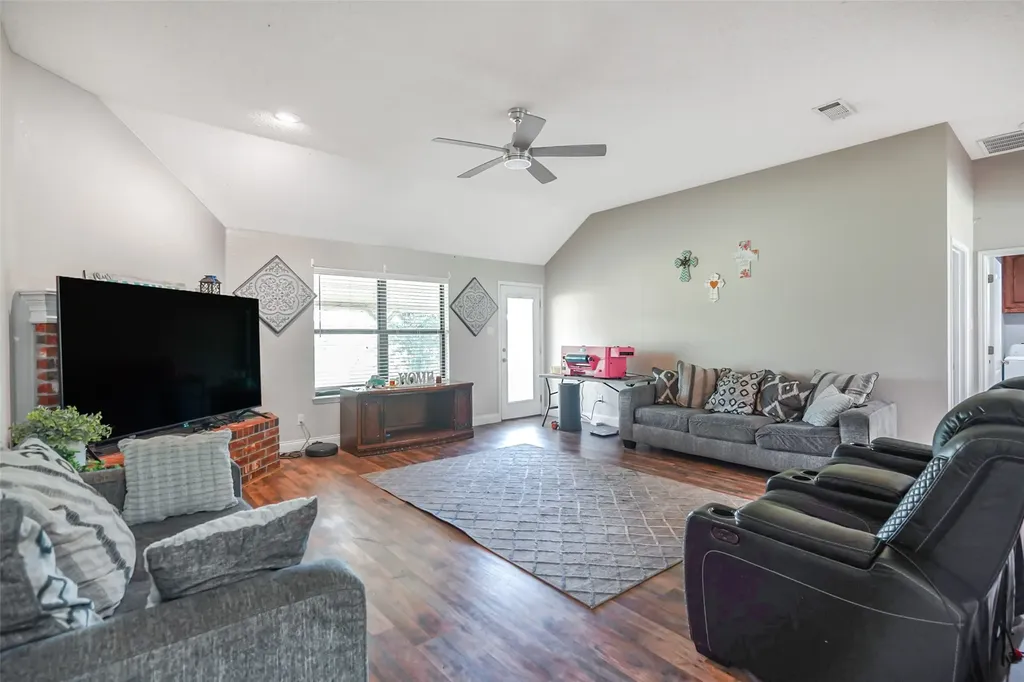 8525 County Road 528 Burleson TX 76028